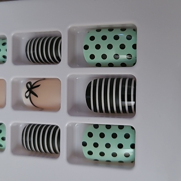 2/$16 Polka-dot & Stripe Press on Nails - Picture 15 of 15